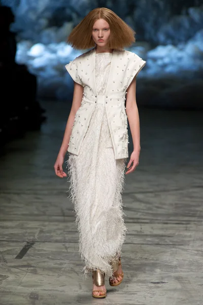 Look 32